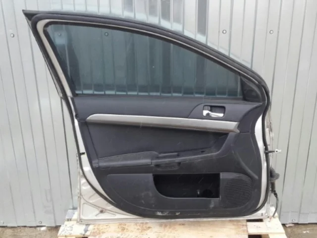 Дверь передняя левая для Mitsubishi Lancer 10 Седан CY 2007-2011 на фотографиях