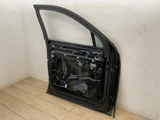 Накладка на дверь передняя левая для Audi Q7 4M 2015+ на фотографиях