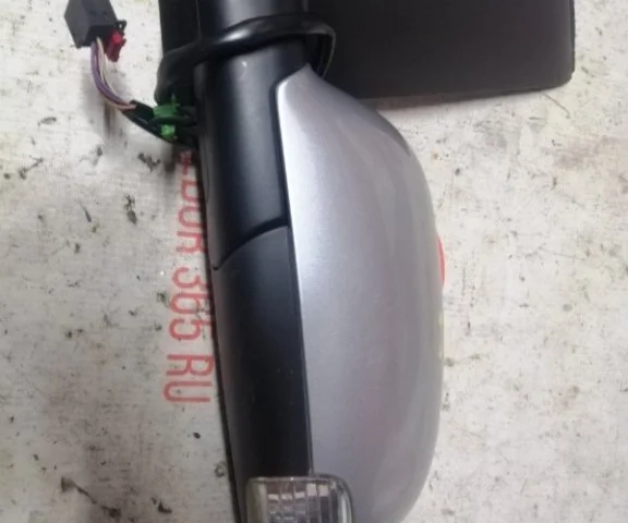 Стекла и зеркала для Volkswagen Touran 1T 2003-2015 на фотографиях