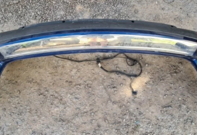 Накладка заднего бампера для Volkswagen Touareg I (7L) 2002-2010 на фотографиях