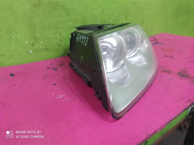 Фара ксенон левая для Volkswagen Touareg I (7L) 2002-2010 на фотографиях