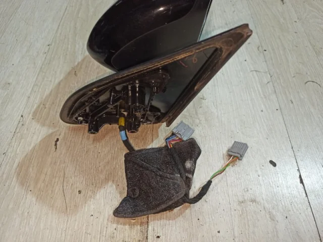 Стекла и зеркала для Nissan Qashqai J10 2006-2013 на фотографиях