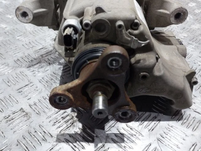 Редуктор переднего моста для Kia Sorento 1 BL 2002-2009 на фотографиях