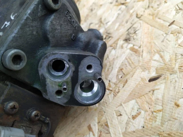 Компрессор кондиционера для Toyota Land Cruiser 100 1998-2007 на фотографиях