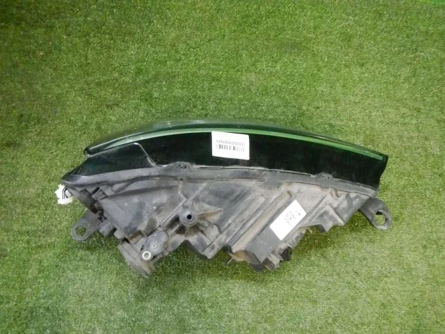 Фара левая для Skoda Rapid II 2020+ на фотографиях