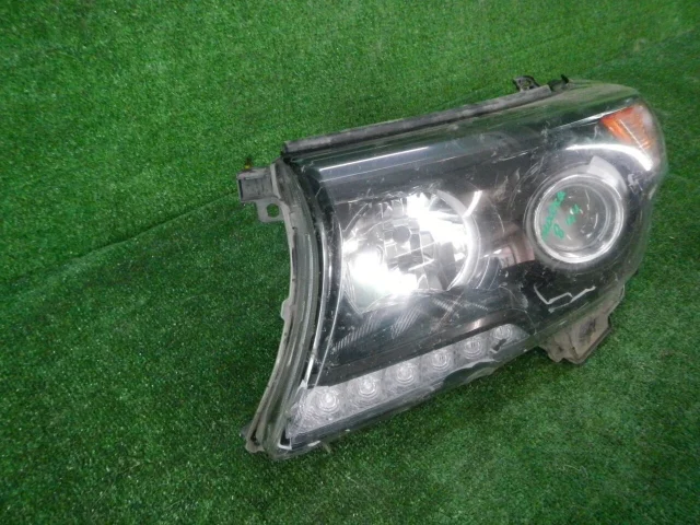 Фара левая для Toyota Land Cruiser 200 2007-2015 на фотографиях