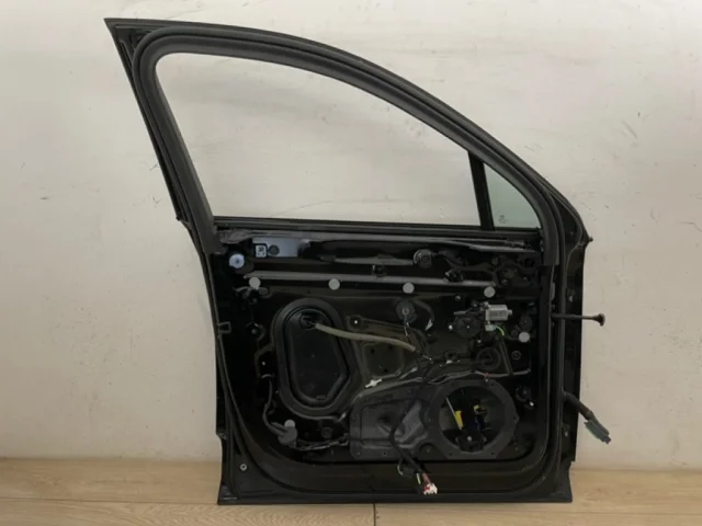 Накладка на дверь передняя левая для Audi Q7 4M 2015+ на фотографиях