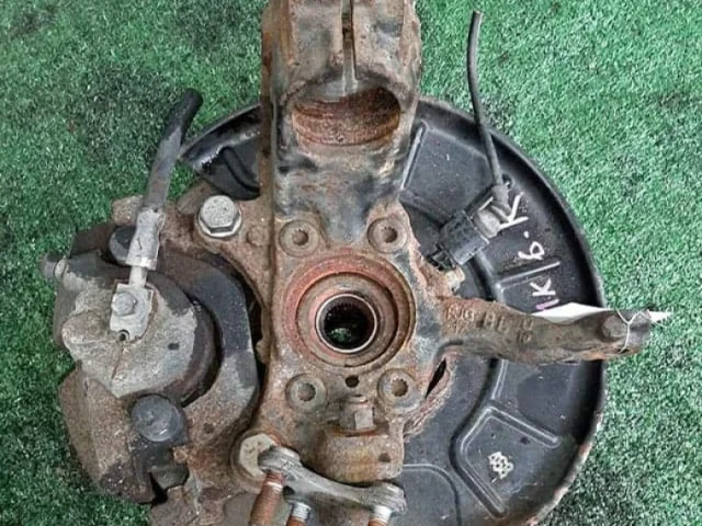 Кулак поворотный правый для Volkswagen Jetta 6 2010-2019 на фотографиях