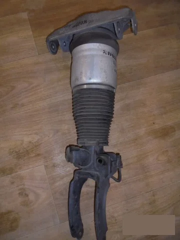 Пневмостойка передняя левая для Audi Q7 4L 2005-2015 на фотографиях