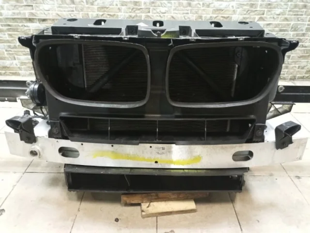 Панель радиатора (телевизор) для BMW X3 F25 2010-2017 на фотографиях