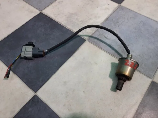 Лямбда-зонд (верхний) для Toyota RAV4 XA30 2005-2012 на фотографиях