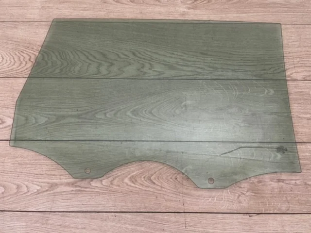 Стекло двери заднее левое для Audi Q7 4L 2005-2015 на фотографиях