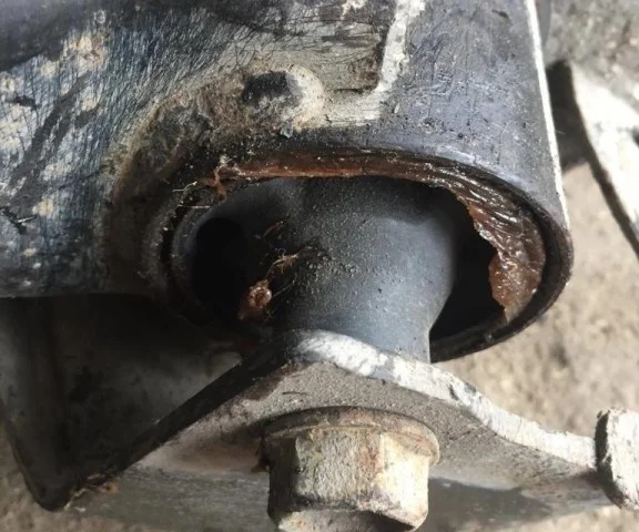 Задний подрамник для Nissan Juke YF15 2010-2014 на фотографиях