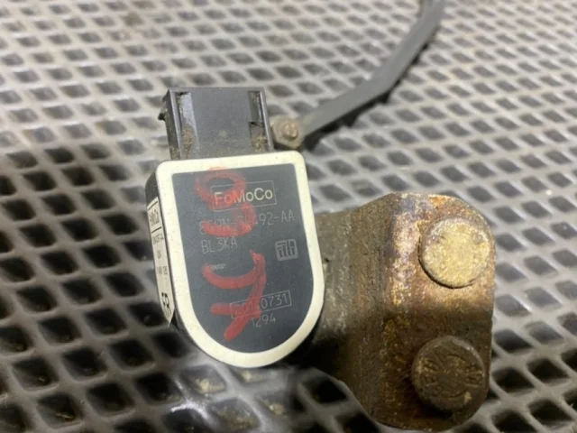 Датчик положения кузова для Volvo XC60 Y20 2008-2017 на фотографиях