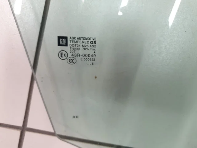 Стекла и зеркала для Opel Zafira C 2011-2015 на фотографиях