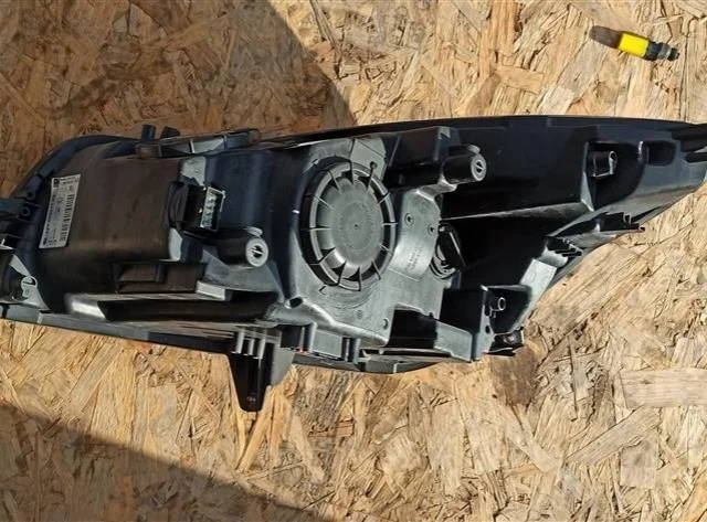 Фара правая для Opel Insignia Седан A 2008-2017 на фотографиях