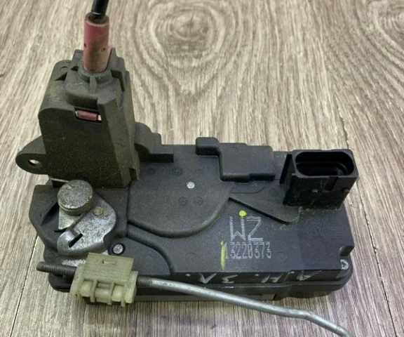 Молдинг двери задней левой для Opel Zafira B 2005-2015 на фотографиях