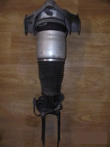 Пневмостойка передняя левая для Audi Q7 4L 2005-2015 на фотографиях