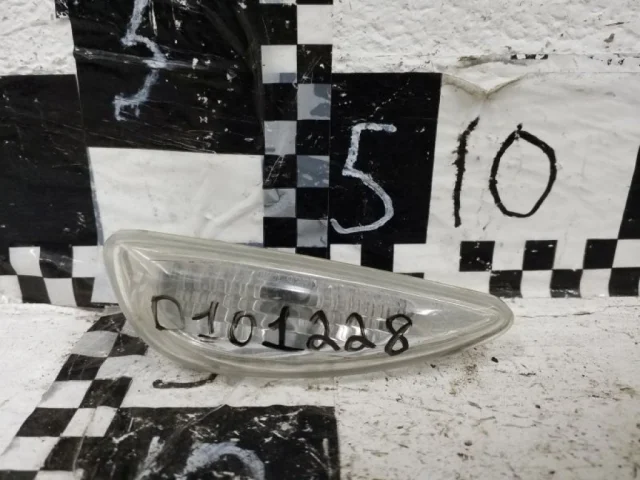 Поворотник передний правый для Hyundai Solaris 1 рестайлинг 2014-2017 на фотографиях