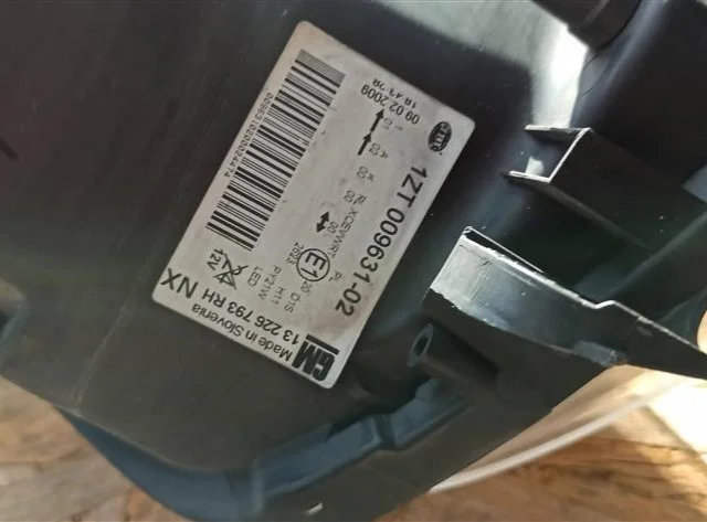 Фара правая для Opel Insignia Седан A 2008-2017 на фотографиях