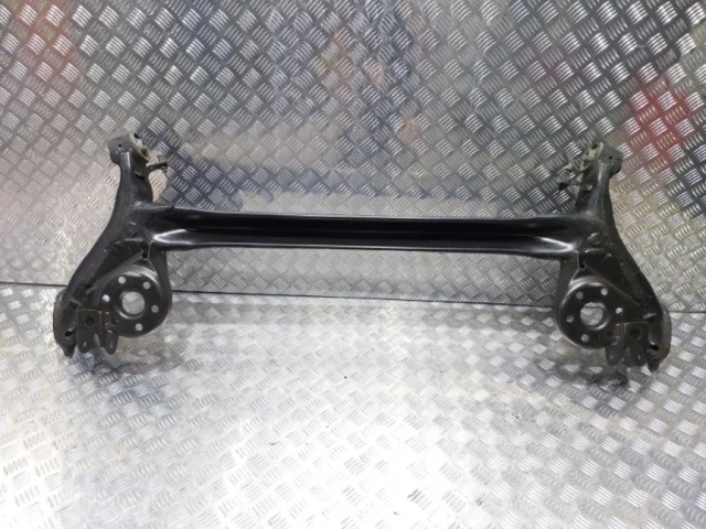 Задняя балка для Toyota Corolla E180 rest (RU) 2016-2019 на фотографиях