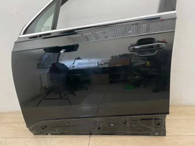 Накладка на дверь передняя левая для Audi Q7 4M 2015+ на фотографиях