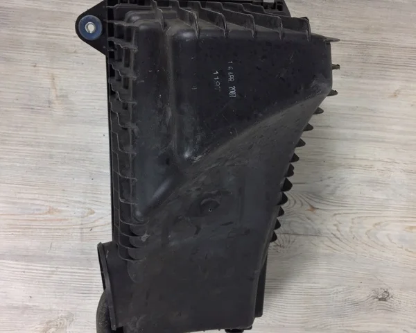 Корпус воздушного фильтра для Audi Q7 4L 2005-2015 на фотографиях