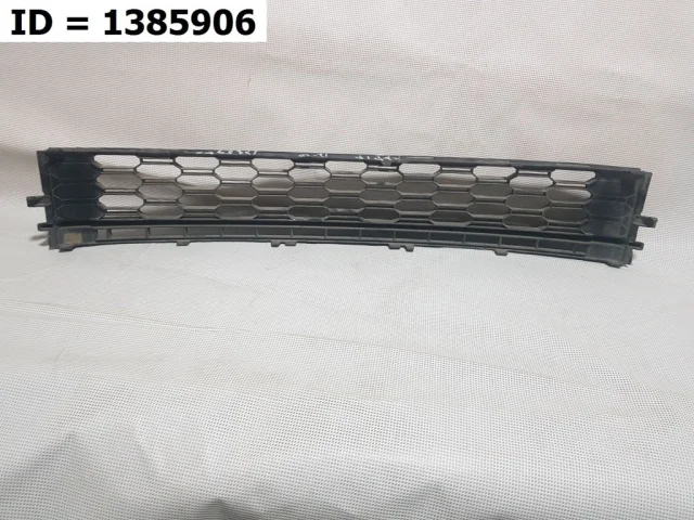 Решетка переднего бампера для Skoda Rapid I rest NH3 2017-2020 на фотографиях
