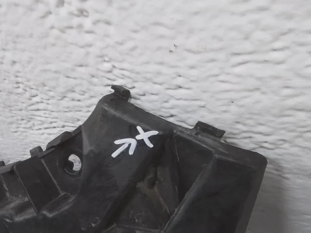 Кронштейн заднего бампера левый для BMW 5er G30 2016-2023 на фотографиях