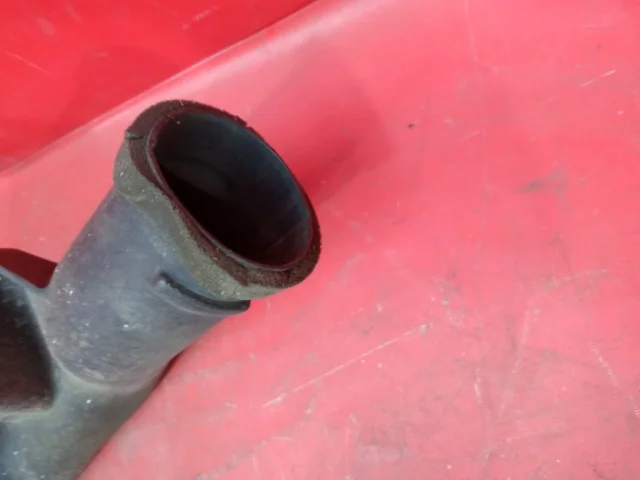 Впускной патрубок воздушного фильтра для Toyota RAV4 XA40 rest 2015-2019 на фотографиях