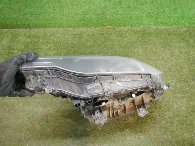 Фара левая для BMW 3er F30 2011-2019 на фотографиях