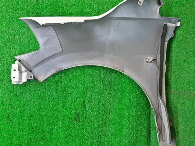 Крылья для Nissan Tiida SC11 Седан 2007-2014 на фотографиях