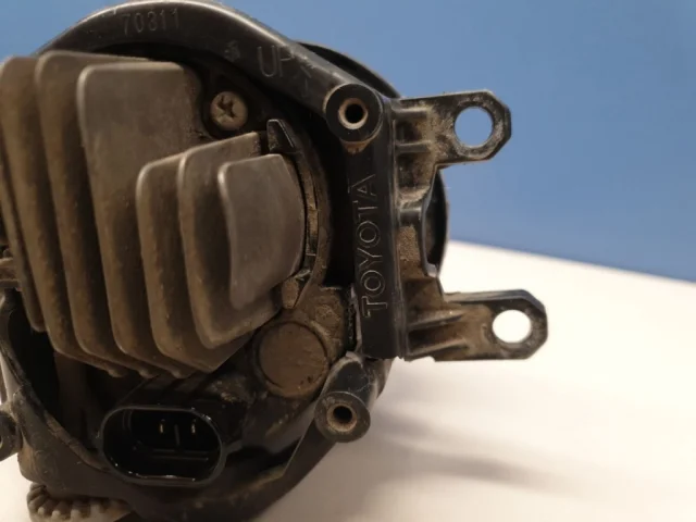 Противотуманка (ПТФ) передняя левая для Toyota Alphard H30 2015+ на фотографиях