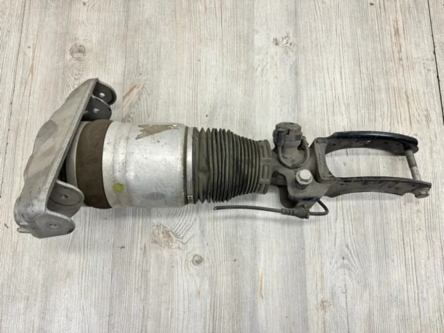 Пневмостойка передняя правая для Audi Q7 4L 2005-2015 на фотографиях