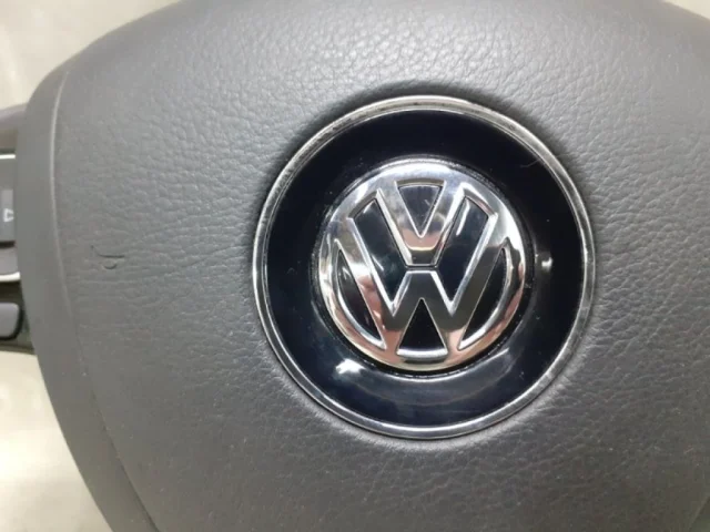 Подушка безопасности водителя для Volkswagen Touareg II (7P5) 2010-2014 на фотографиях