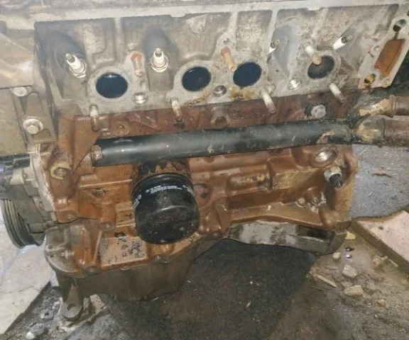 Двигатель без навесного для Renault Logan 2007-2012 (Универсал KS) на фотографиях