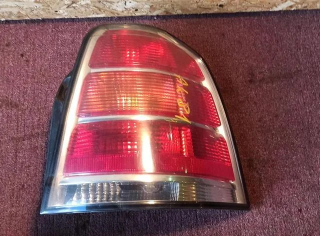 Фонарь правый для Opel Zafira B 2005-2015 на фотографиях