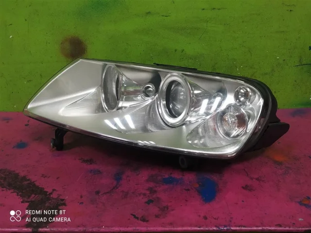Фара ксенон левая для Volkswagen Touareg I (7L) 2002-2010 на фотографиях