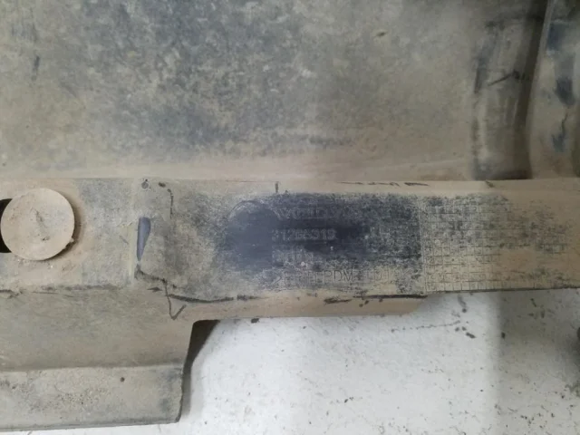 Накладка порога левая для Volvo XC70 BZ 2007-2016 на фотографиях