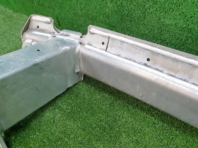 Усилитель бампера передний верхний для Audi Q7 4M 2015+ на фотографиях