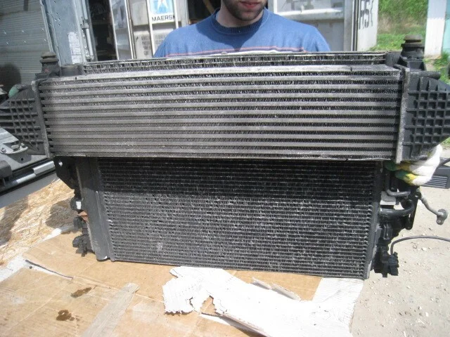 Радиатор кондиционера для Land Rover Freelander L359 2006-2010 на фотографиях