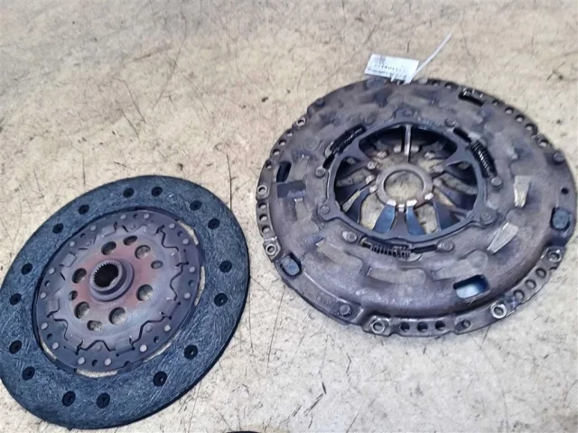 Сцепление в сборе для Volkswagen Passat (B6, Typ 3C) 2005-2010 на фотографиях