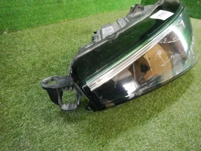 Фара левая для Skoda Rapid II 2020+ на фотографиях