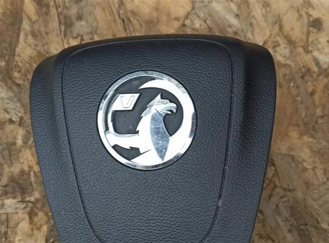 Подушка безопасности водителя для Opel Astra J Sports Tourer 2009-2017 на фотографиях