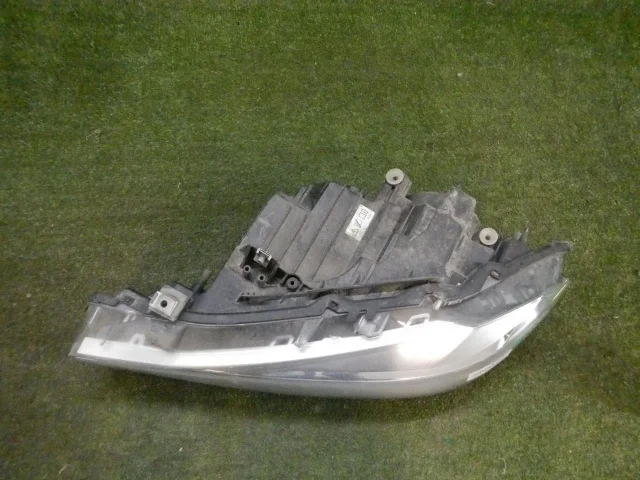 Фара левая для BMW 3er F30 2011-2019 на фотографиях