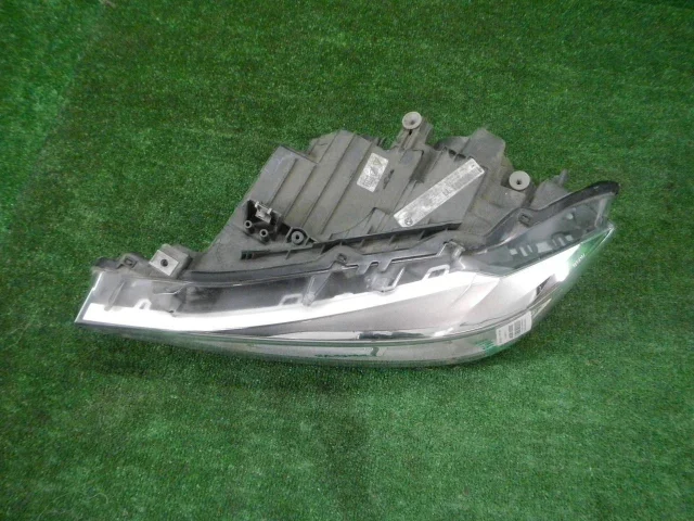 Фара левая для BMW 3er F30 2011-2019 на фотографиях