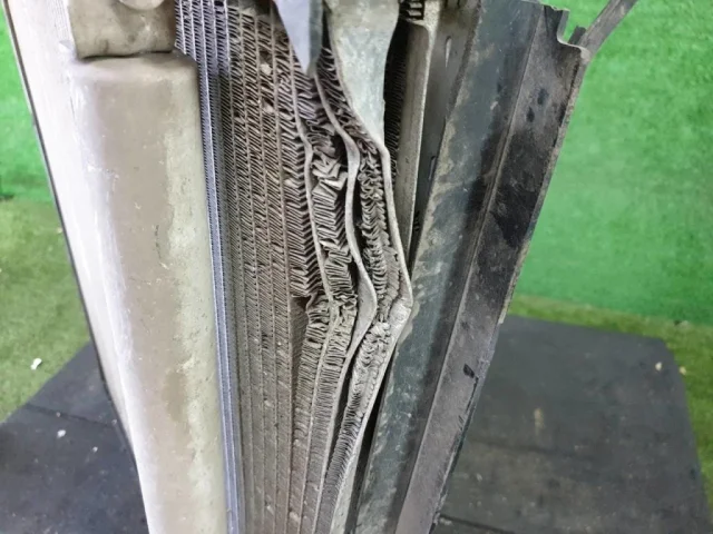 Радиатор охлаждения ДВС для Mercedes-Benz GL class X166 2012-2016 на фотографиях