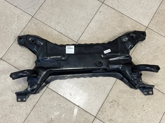 Подрамник двигателя для Mitsubishi Outlander III GF0W 2012-2016 на фотографиях