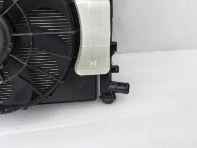 Кассета радиаторов для Hyundai Solaris 1 RB (2011-2013) на фотографиях