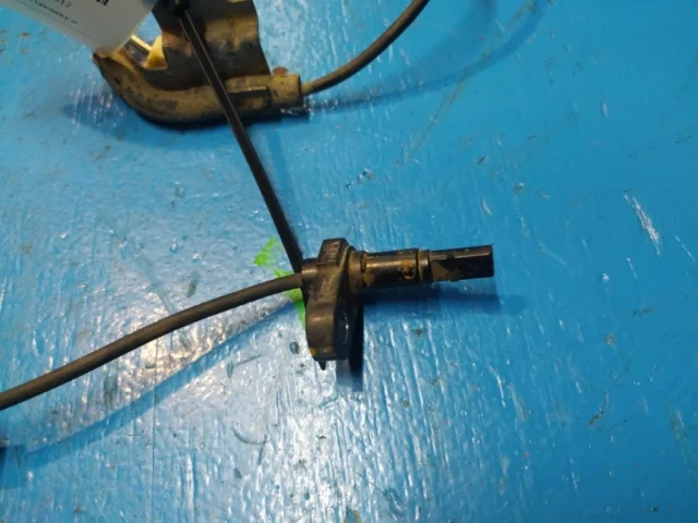 Датчик ABS передний правый для Toyota RAV4 XA30 2005-2012 на фотографиях